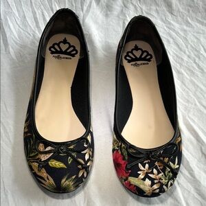 Fergalicious fergie women’s size 8.5 Black and Red floral fabric ballet flats